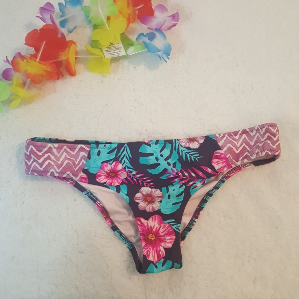 🎈NWOT Shade & Shore Bikini Bottom - Picture 7 of 7